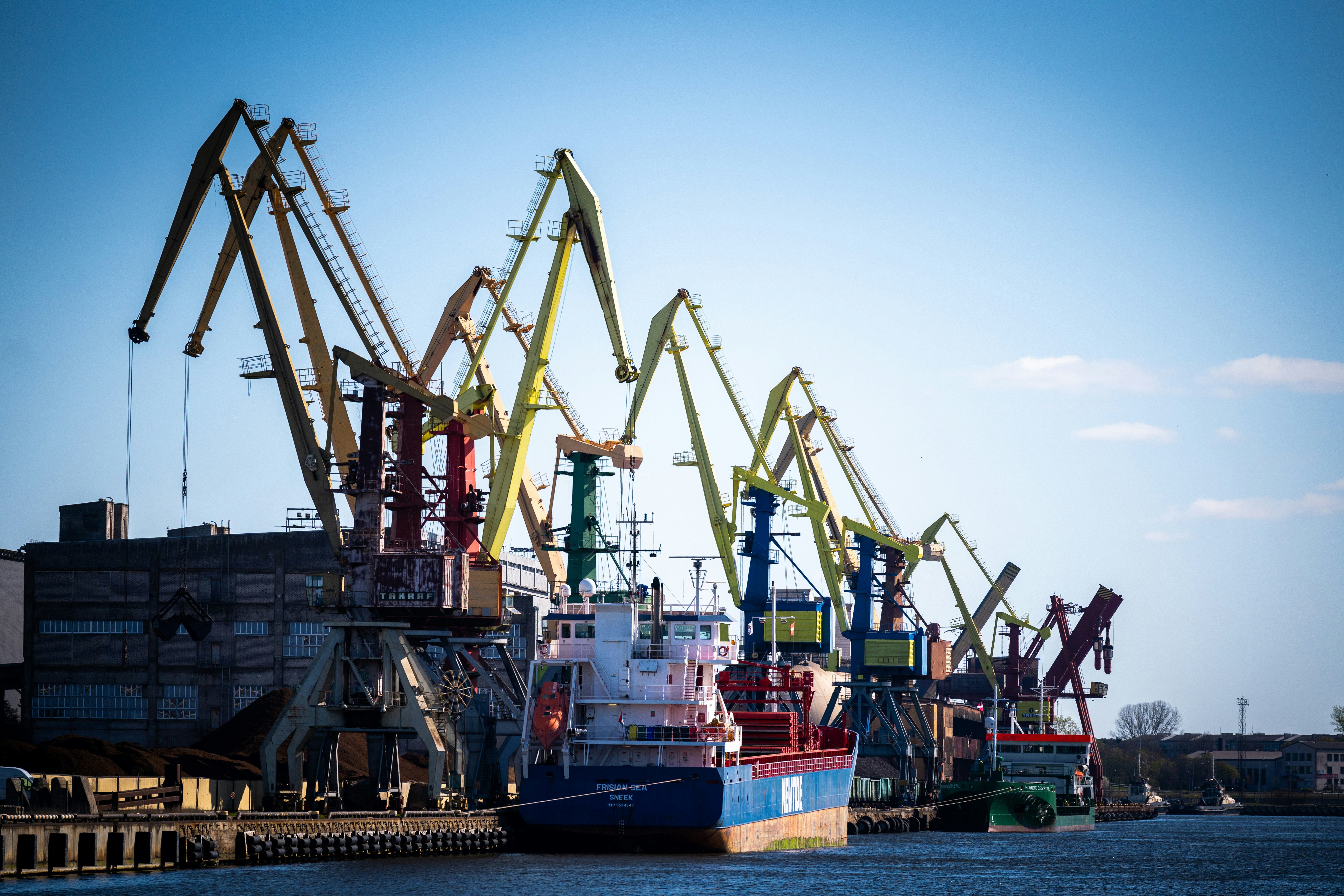 Port operations under time pressure